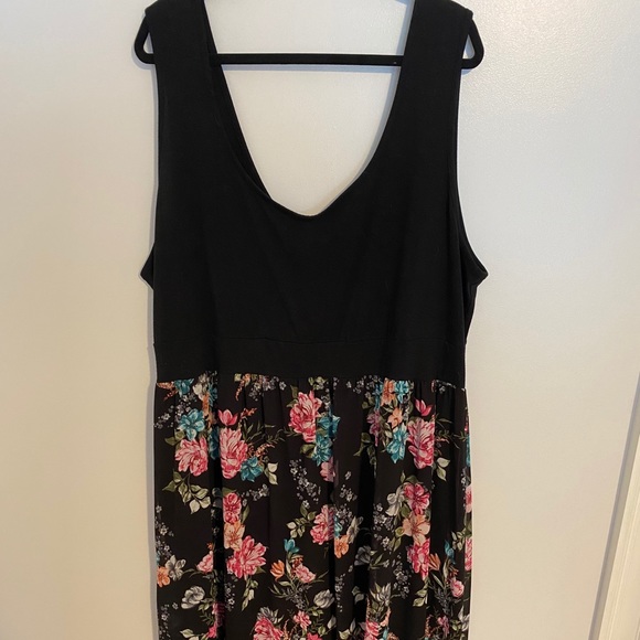 torrid Dresses & Skirts - Torrid Black and Floral Maxi Dress